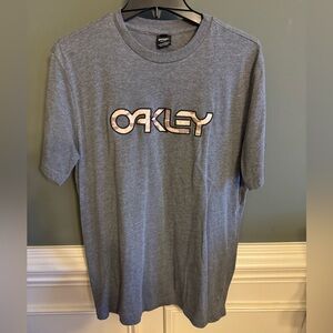 Oakley T-shirt